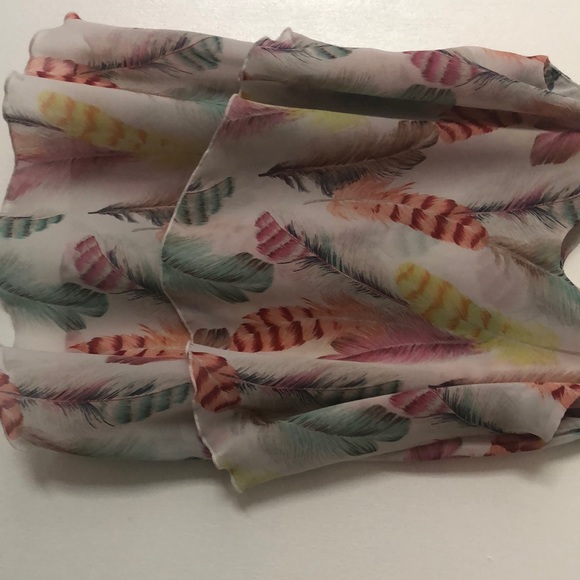 Fun feather camisole blouse - Picture 3 of 4